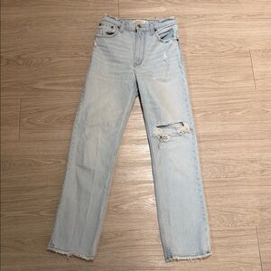 Abercrombie & Fitch Light Wash 90s Ultra High-Rise Straight Jeans